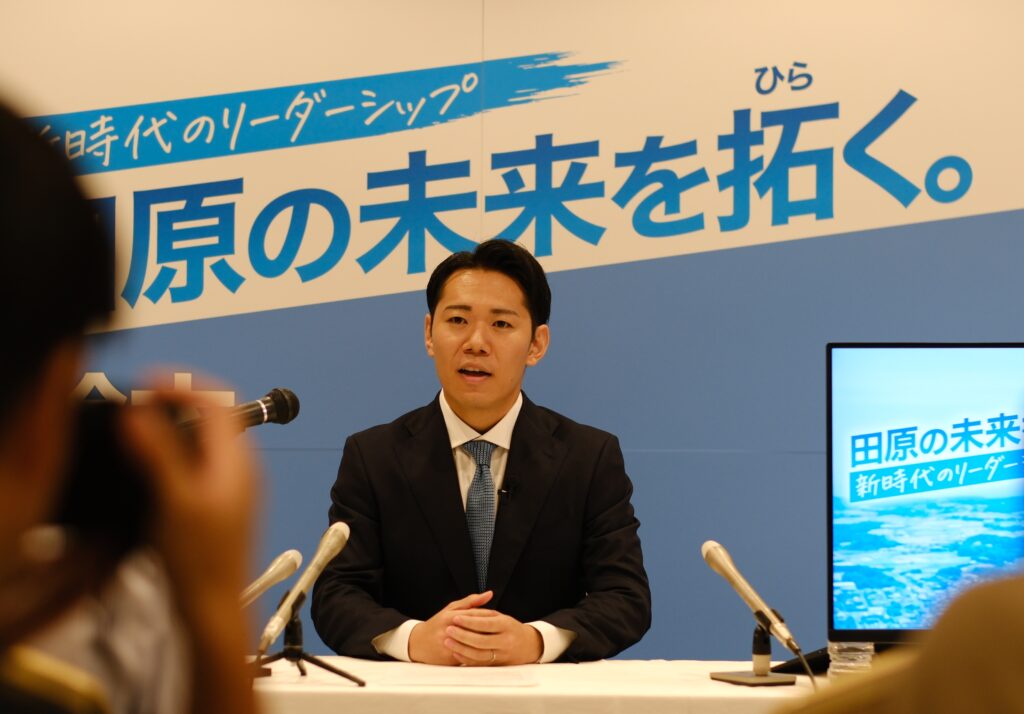 鈴木なおやの決意表明記者会見の寄す